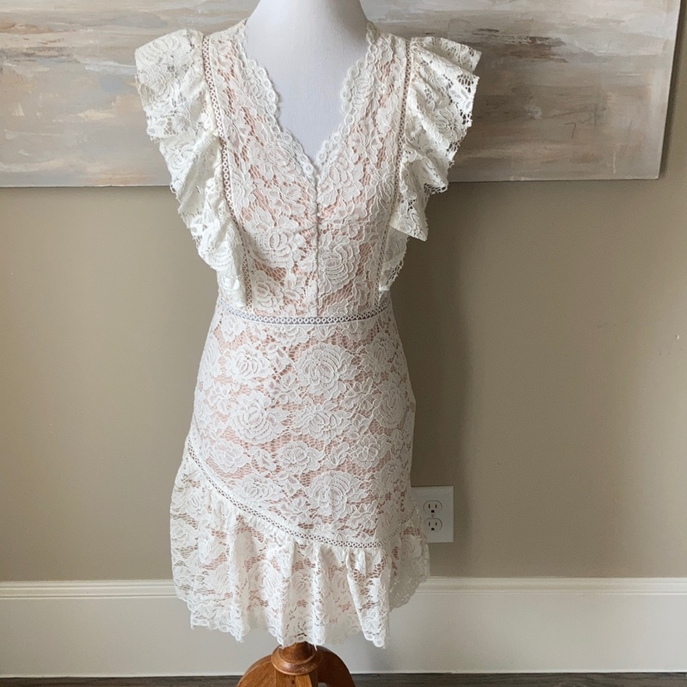 Gorgeous Hidden Label creme lace dress